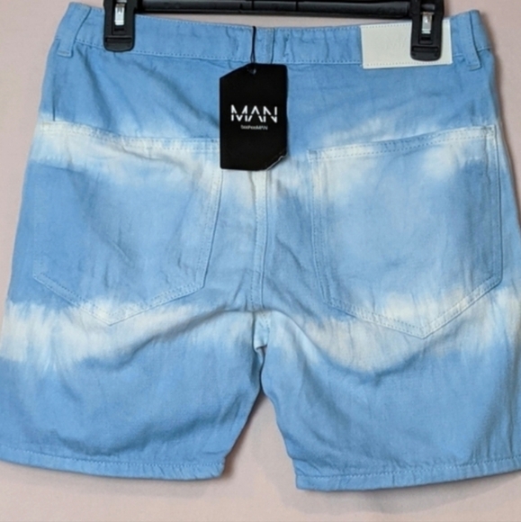 Boohoo Man Skinny Fit Tie Dye Denim Shorts in Powder Blue size 30 - Picture 3 of 9